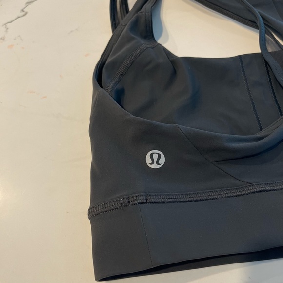 Lululemon Sports Bra with Mesh size 6 - Picture 4 of 4